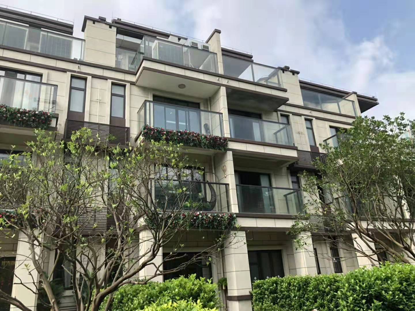 廣西綠桂涂料廠施工的云星創(chuàng)客園水包砂多彩仿石漆實(shí)際效果